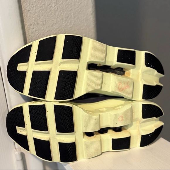 On Cloud Cloudmonster Comfort Running Shoes in color Nimbus Hay. Women's Size 9 - Picture 9 of 10